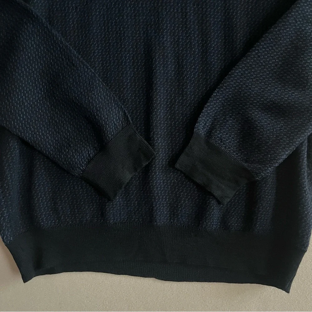 Bloomingdales The Men’s Store 100% Merino Wool V-Neck Sweater Navy Blue L Preppy